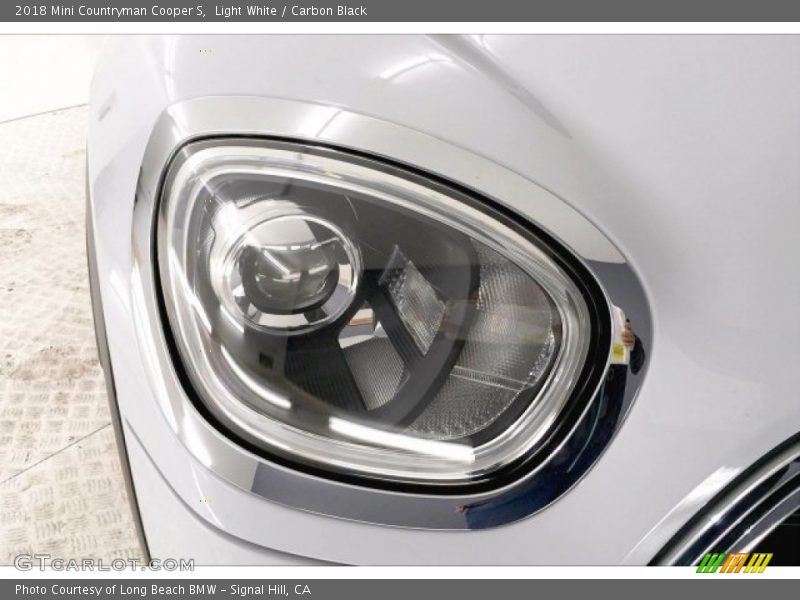 Light White / Carbon Black 2018 Mini Countryman Cooper S