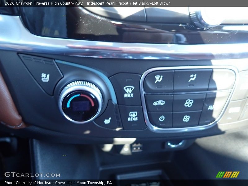 Iridescent Pearl Tricoat / Jet Black/­Loft Brown 2020 Chevrolet Traverse High Country AWD