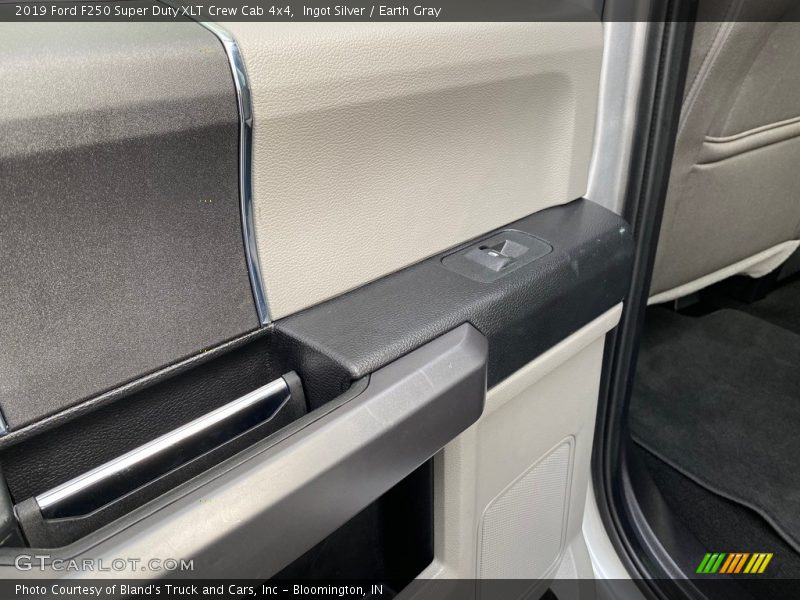 Ingot Silver / Earth Gray 2019 Ford F250 Super Duty XLT Crew Cab 4x4