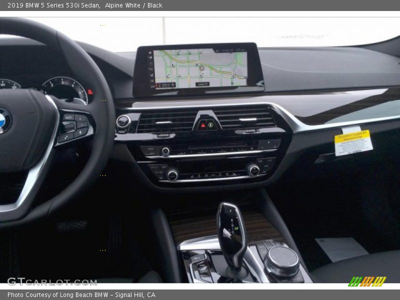 Alpine White / Black 2019 BMW 5 Series 530i Sedan