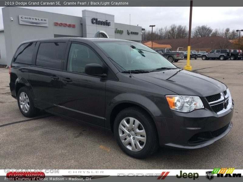 Granite Pearl / Black/Light Graystone 2019 Dodge Grand Caravan SE