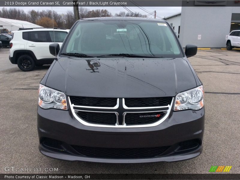 Granite Pearl / Black/Light Graystone 2019 Dodge Grand Caravan SE