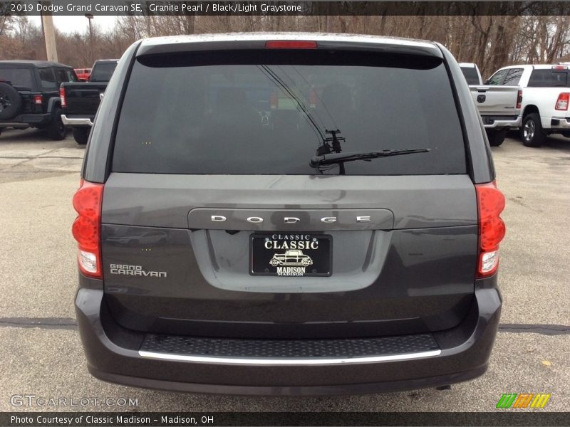 Granite Pearl / Black/Light Graystone 2019 Dodge Grand Caravan SE