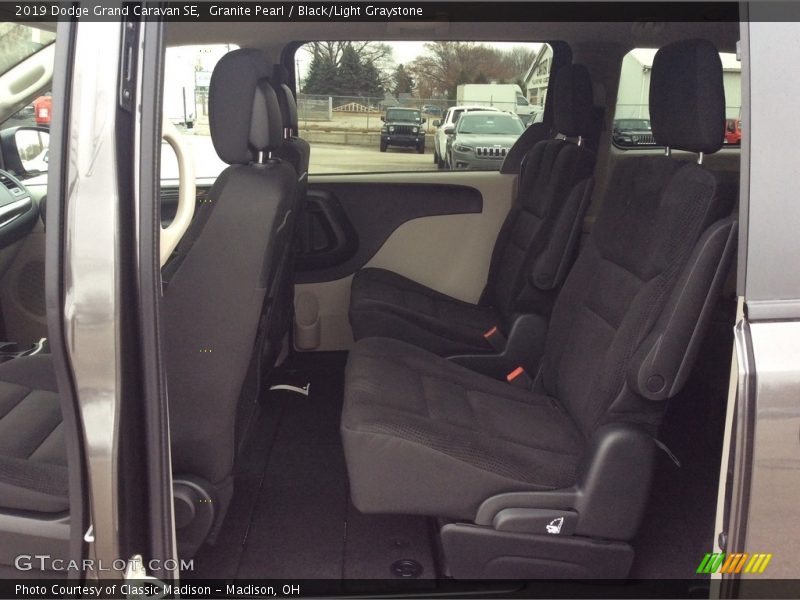 Granite Pearl / Black/Light Graystone 2019 Dodge Grand Caravan SE