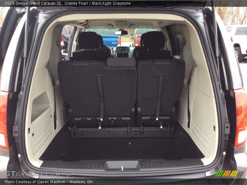 Granite Pearl / Black/Light Graystone 2019 Dodge Grand Caravan SE
