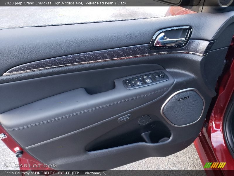 Door Panel of 2020 Grand Cherokee High Altitude 4x4