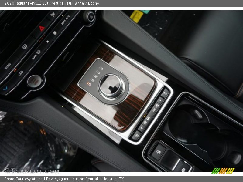 Fuji White / Ebony 2020 Jaguar F-PACE 25t Prestige