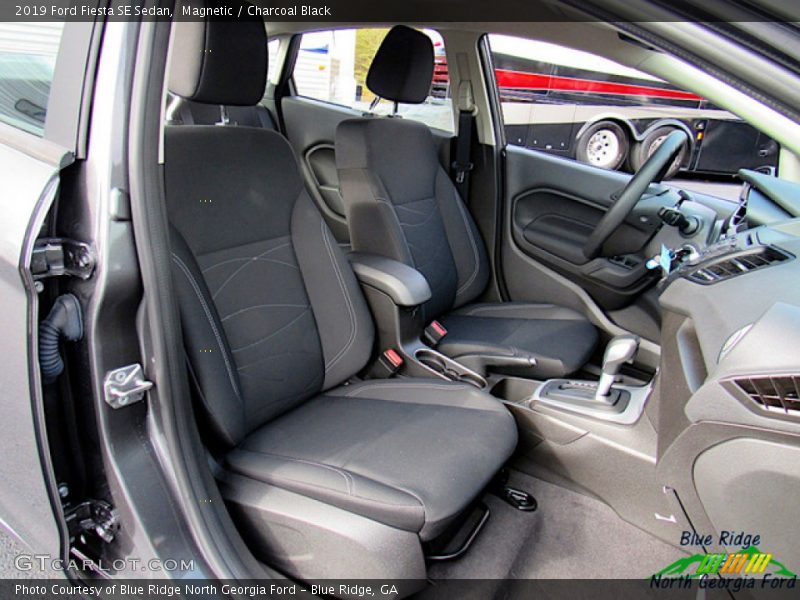 Magnetic / Charcoal Black 2019 Ford Fiesta SE Sedan
