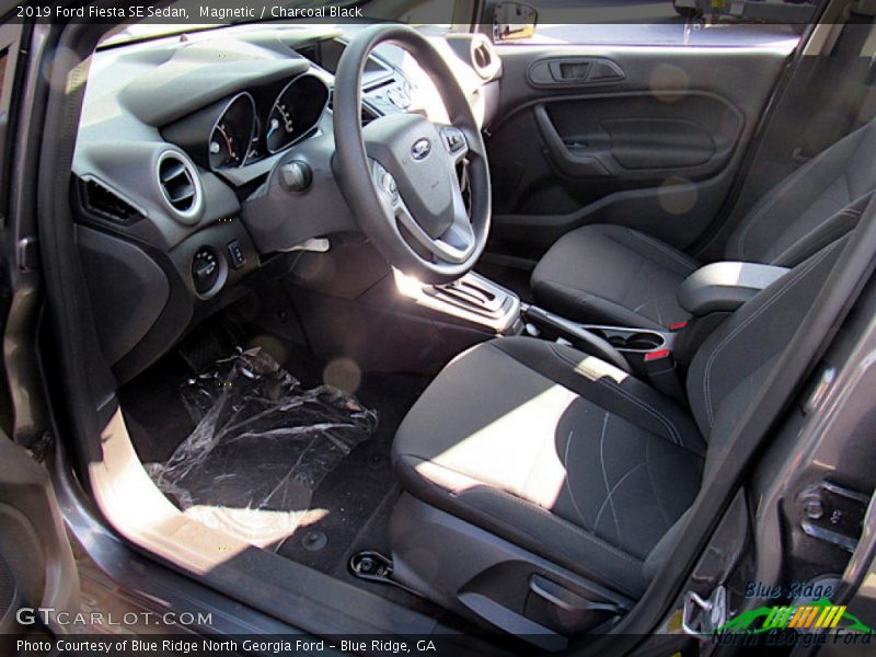 Magnetic / Charcoal Black 2019 Ford Fiesta SE Sedan