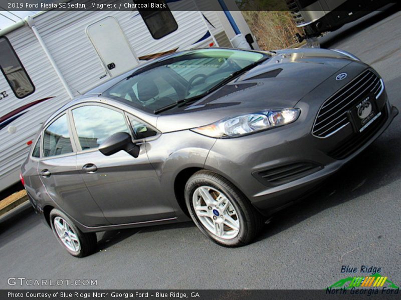 Magnetic / Charcoal Black 2019 Ford Fiesta SE Sedan