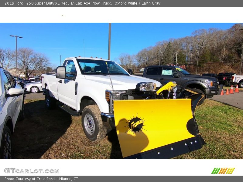 Front 3/4 View of 2019 F250 Super Duty XL Regular Cab 4x4 Plow Truck