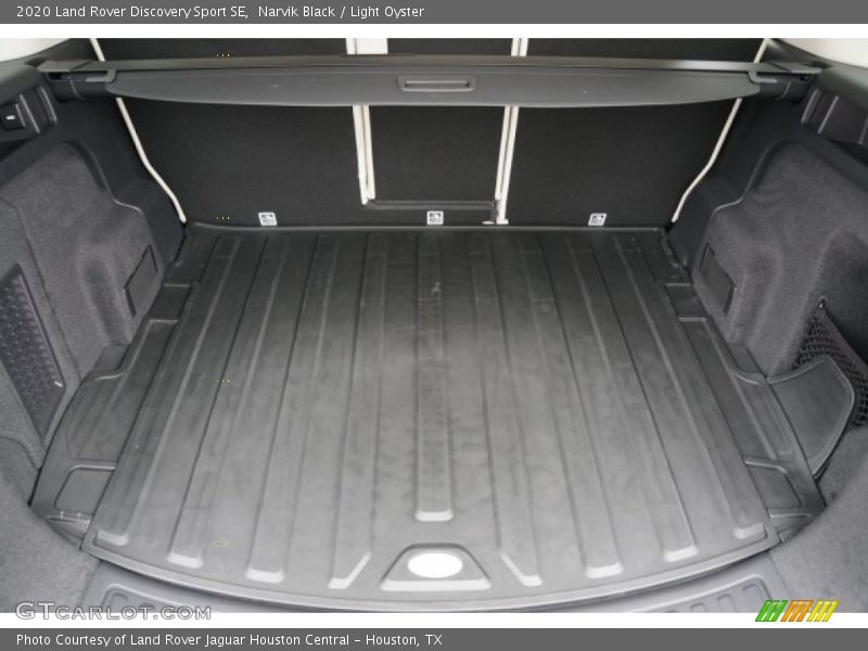 Narvik Black / Light Oyster 2020 Land Rover Discovery Sport SE