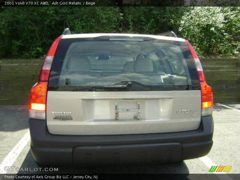 Ash Gold Metallic / Beige 2001 Volvo V70 XC AWD