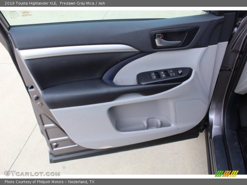 Predawn Gray Mica / Ash 2019 Toyota Highlander XLE