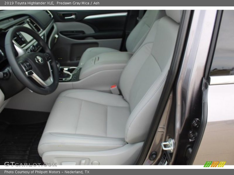 Predawn Gray Mica / Ash 2019 Toyota Highlander XLE