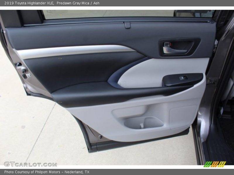 Predawn Gray Mica / Ash 2019 Toyota Highlander XLE
