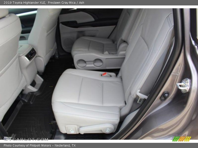 Predawn Gray Mica / Ash 2019 Toyota Highlander XLE
