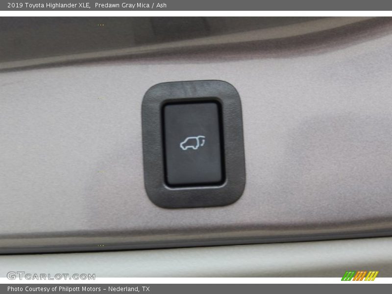 Predawn Gray Mica / Ash 2019 Toyota Highlander XLE