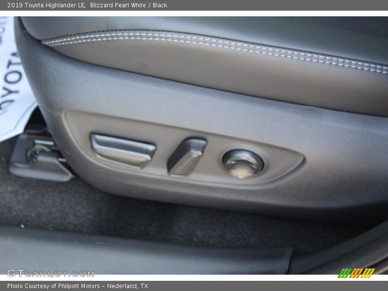 Blizzard Pearl White / Black 2019 Toyota Highlander LE