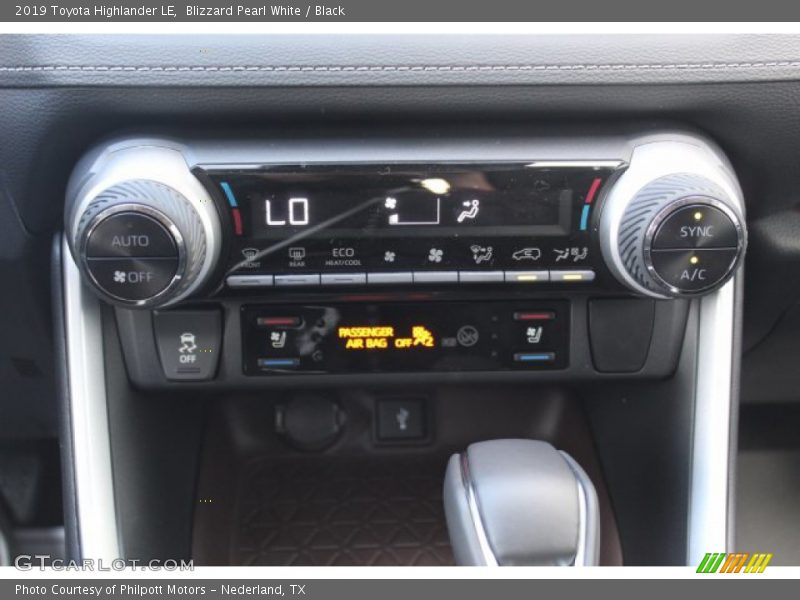 Blizzard Pearl White / Black 2019 Toyota Highlander LE