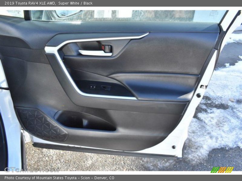 Super White / Black 2019 Toyota RAV4 XLE AWD