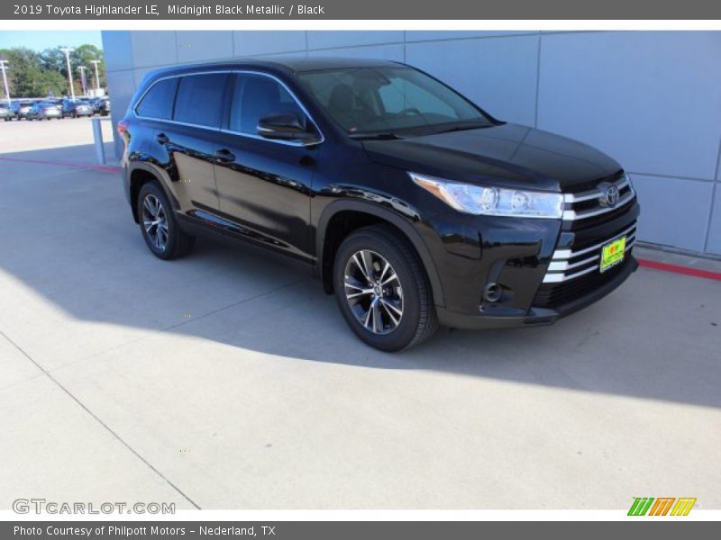 Midnight Black Metallic / Black 2019 Toyota Highlander LE