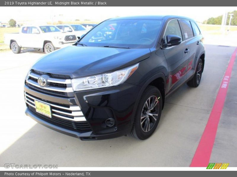 Midnight Black Metallic / Black 2019 Toyota Highlander LE
