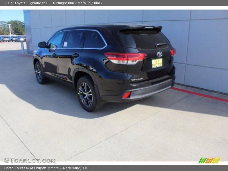 Midnight Black Metallic / Black 2019 Toyota Highlander LE