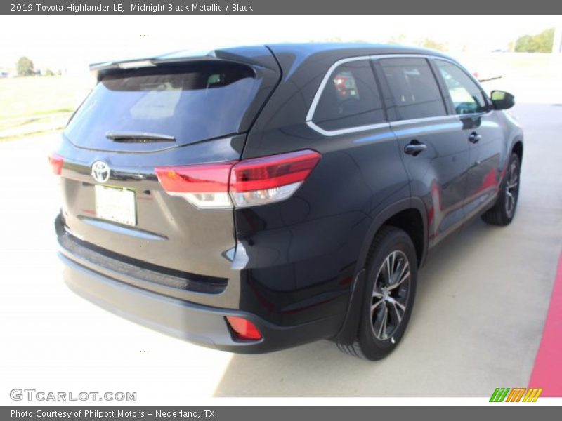 Midnight Black Metallic / Black 2019 Toyota Highlander LE