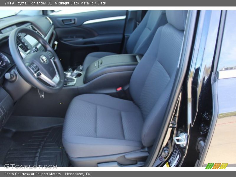 Midnight Black Metallic / Black 2019 Toyota Highlander LE