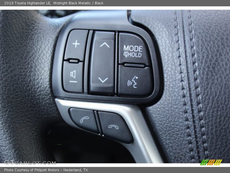 Midnight Black Metallic / Black 2019 Toyota Highlander LE