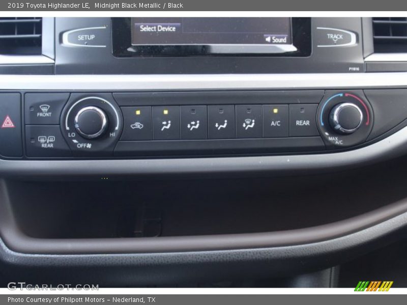 Midnight Black Metallic / Black 2019 Toyota Highlander LE