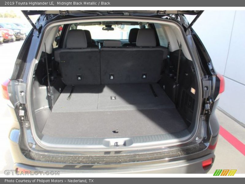 Midnight Black Metallic / Black 2019 Toyota Highlander LE