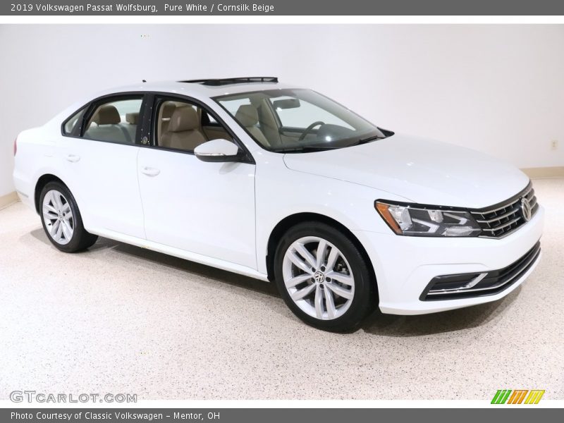 Pure White / Cornsilk Beige 2019 Volkswagen Passat Wolfsburg