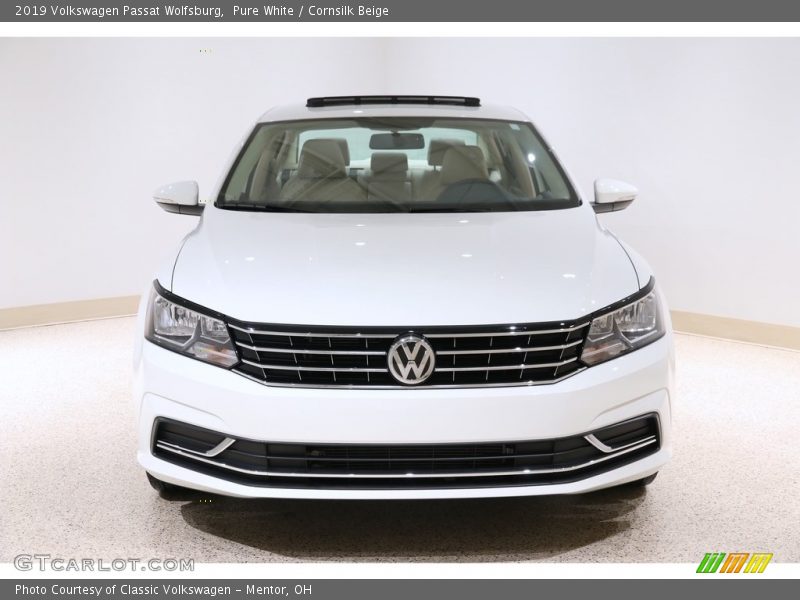 Pure White / Cornsilk Beige 2019 Volkswagen Passat Wolfsburg