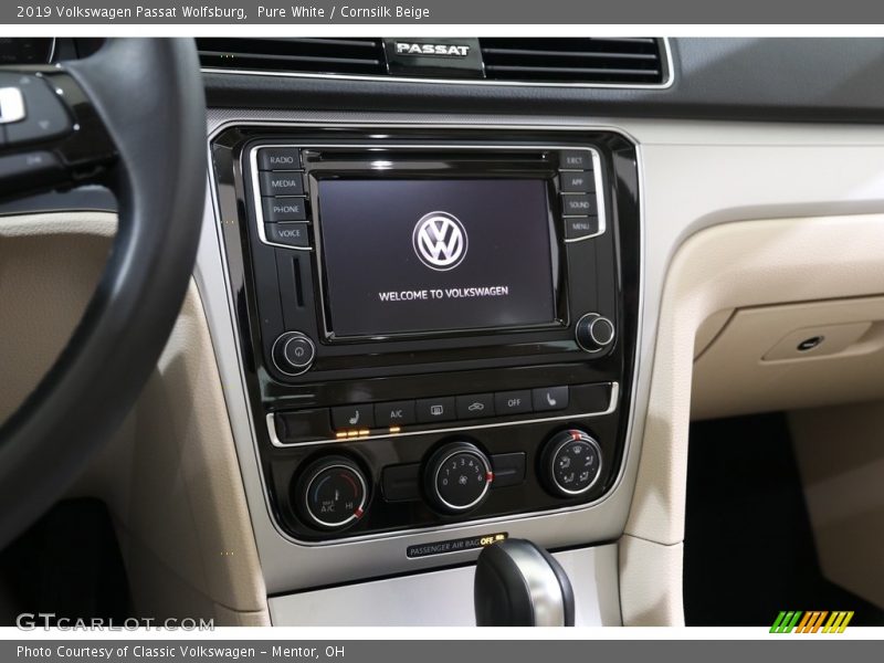 Controls of 2019 Passat Wolfsburg