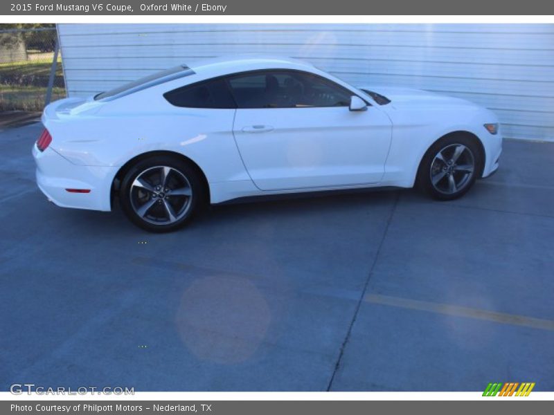 Oxford White / Ebony 2015 Ford Mustang V6 Coupe