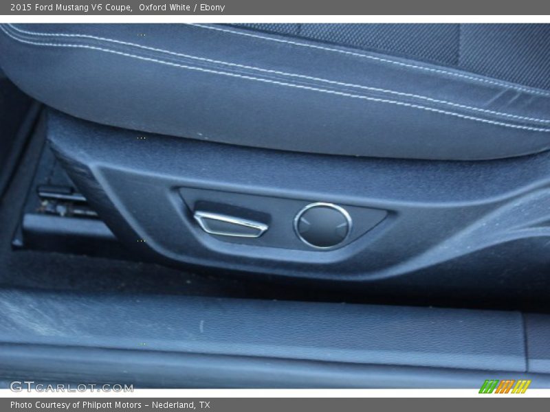 Oxford White / Ebony 2015 Ford Mustang V6 Coupe