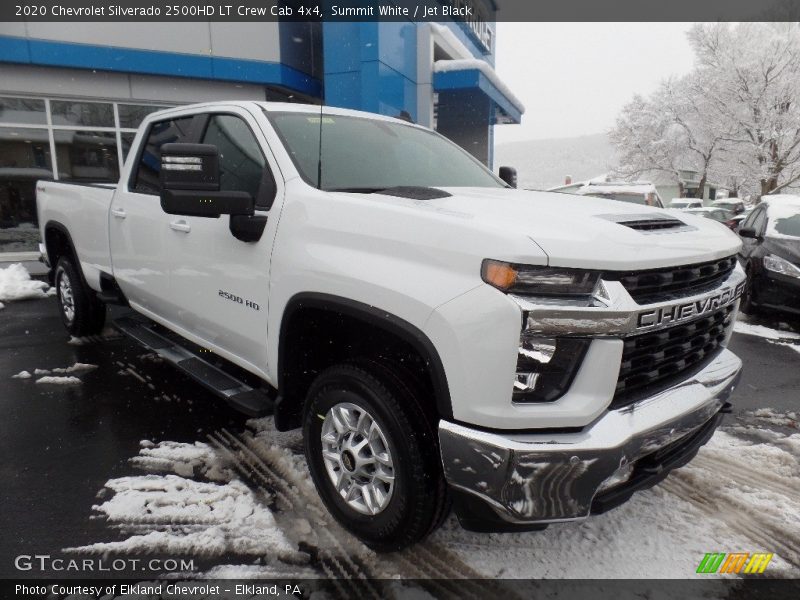 Front 3/4 View of 2020 Silverado 2500HD LT Crew Cab 4x4