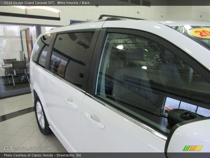 White Knuckle / Black 2019 Dodge Grand Caravan SXT