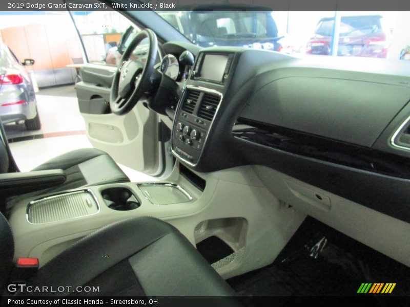 White Knuckle / Black 2019 Dodge Grand Caravan SXT