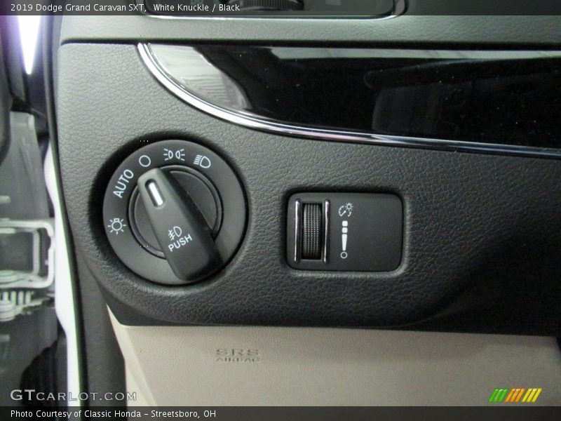 White Knuckle / Black 2019 Dodge Grand Caravan SXT
