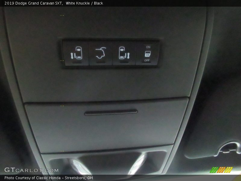 White Knuckle / Black 2019 Dodge Grand Caravan SXT