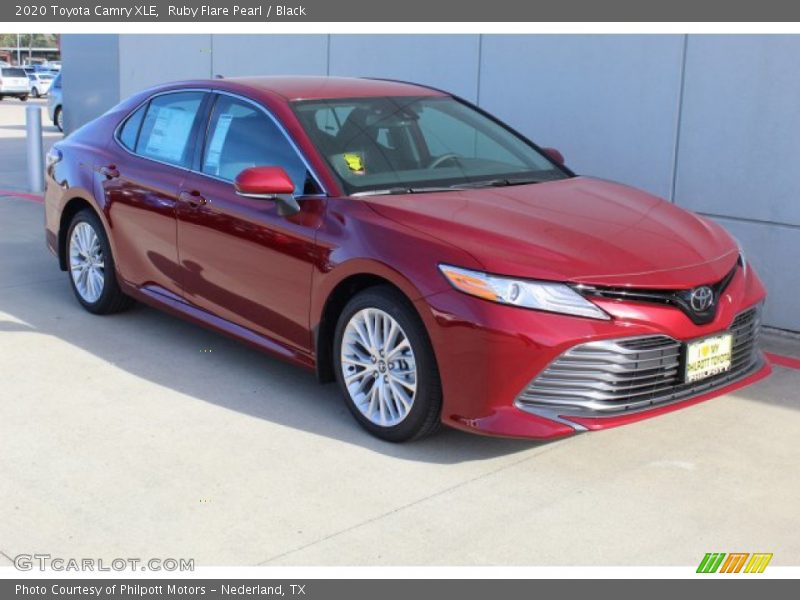 Front 3/4 View of 2020 Camry XLE