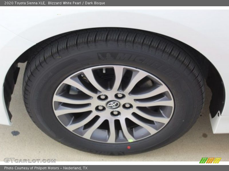 Blizzard White Pearl / Dark Bisque 2020 Toyota Sienna XLE