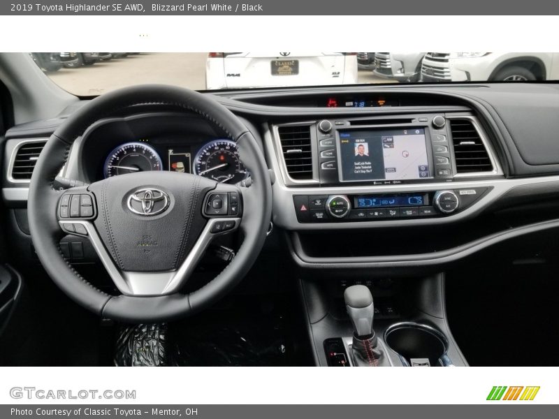 Blizzard Pearl White / Black 2019 Toyota Highlander SE AWD