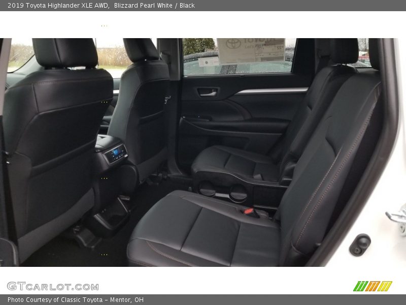 Blizzard Pearl White / Black 2019 Toyota Highlander XLE AWD