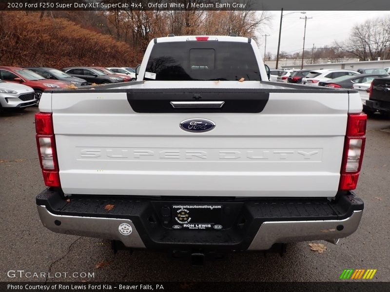 Oxford White / Medium Earth Gray 2020 Ford F250 Super Duty XLT SuperCab 4x4