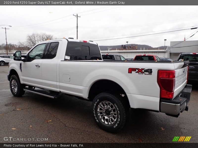 Oxford White / Medium Earth Gray 2020 Ford F250 Super Duty XLT SuperCab 4x4
