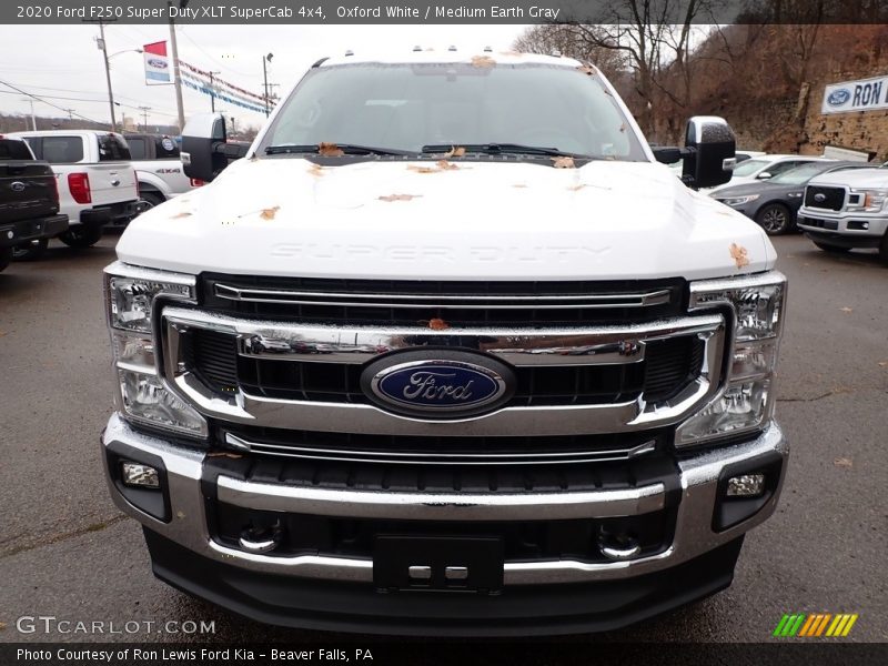 Oxford White / Medium Earth Gray 2020 Ford F250 Super Duty XLT SuperCab 4x4